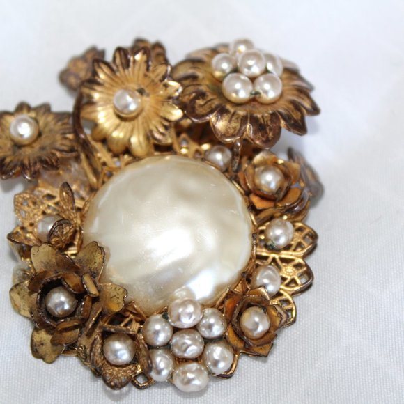 SIGNED GORGEOUS VINTAGE MIRIAM HASKELL PEARL GOLD TONE BROOCH PIN UNIQUE - Picture 6 of 6